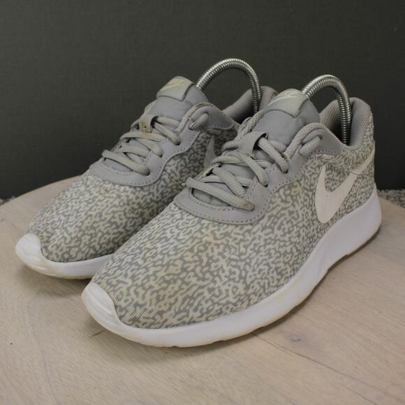 Nike Tanjun Shoes Womens 8 Gray White Running Sneakers - Picture 4 of 10